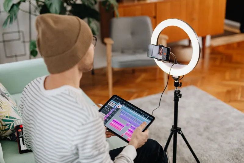 One Stream, Every Screen: How Creators Are Blowing Up the Platform Loyalty Game
